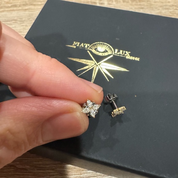 Fiat Lux White and Black Diamond earrings with yellow gold - Picture 3 of 4